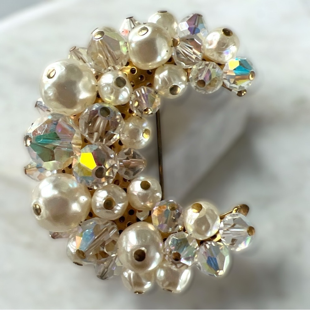 Vintage Gold Accent Crescent Moon AB Cluster Pearl Accent Beads Brooch Pin